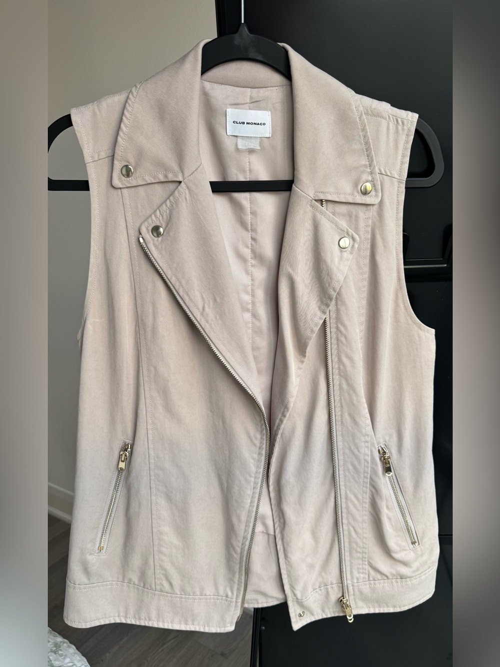 Club Monaco Women's Cream Sleeveless Moto Vest Small
